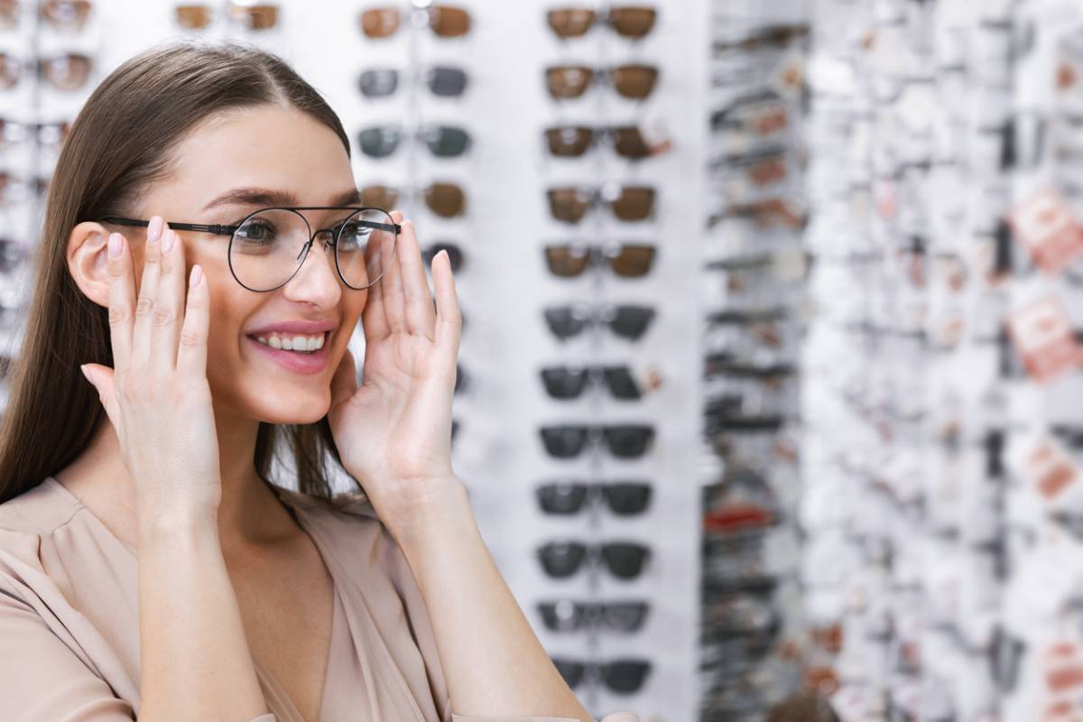 Consulter un opticien indépendant : quels avantages ?